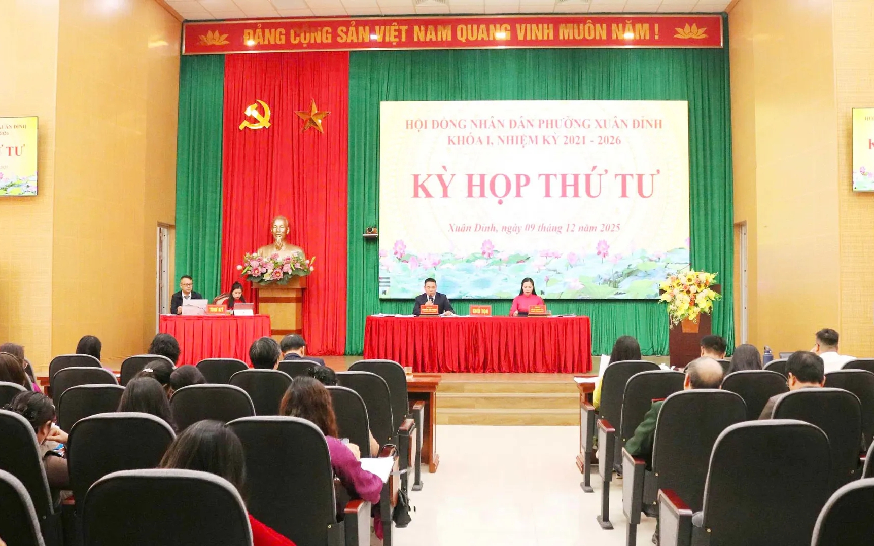 Översikt över sessionen Quang cảnh Kỳ họp