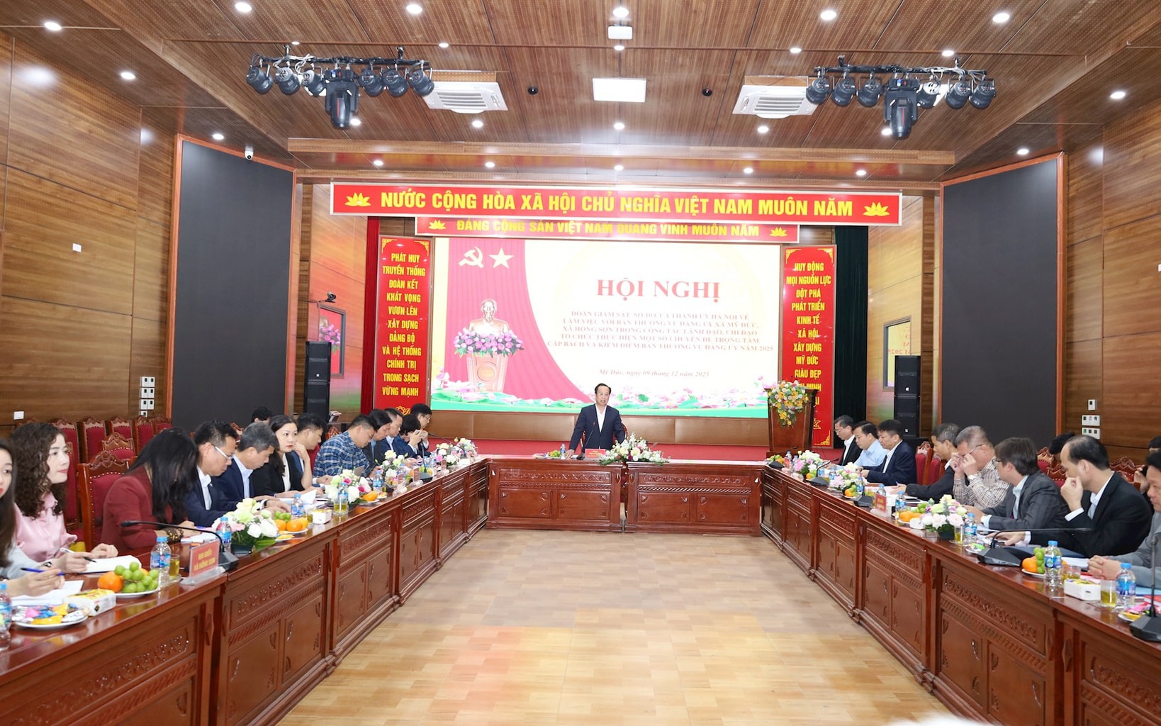 Phó Chủ tịch Thường trực HĐND thành phố Hà Nội Trần Thế Cương chủ trì buổi làm việc với Ban Thường vụ Đảng ủy xã Mỹ Đức và xã Hồng Sơn