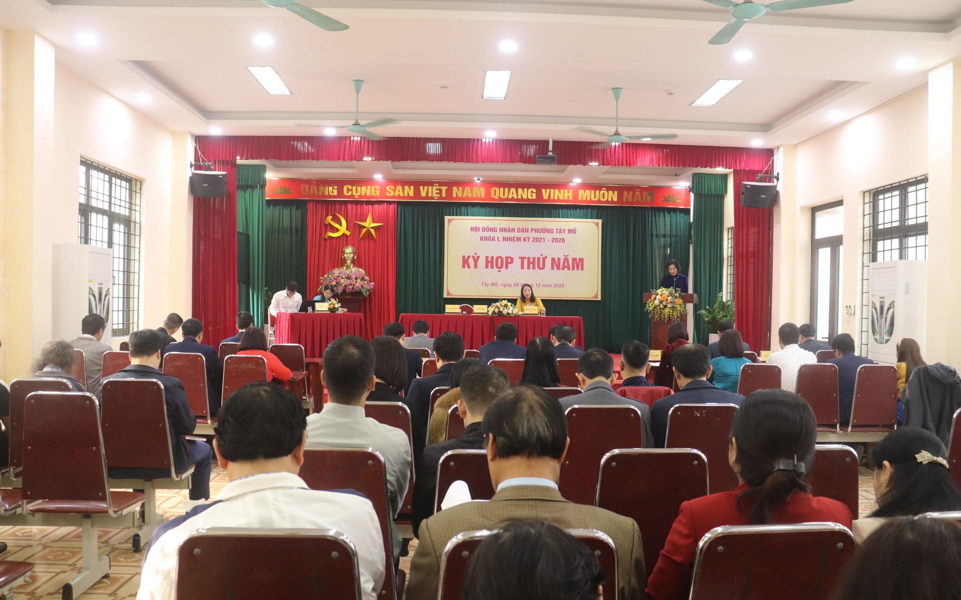 Toàn cảnh Kỳ họp