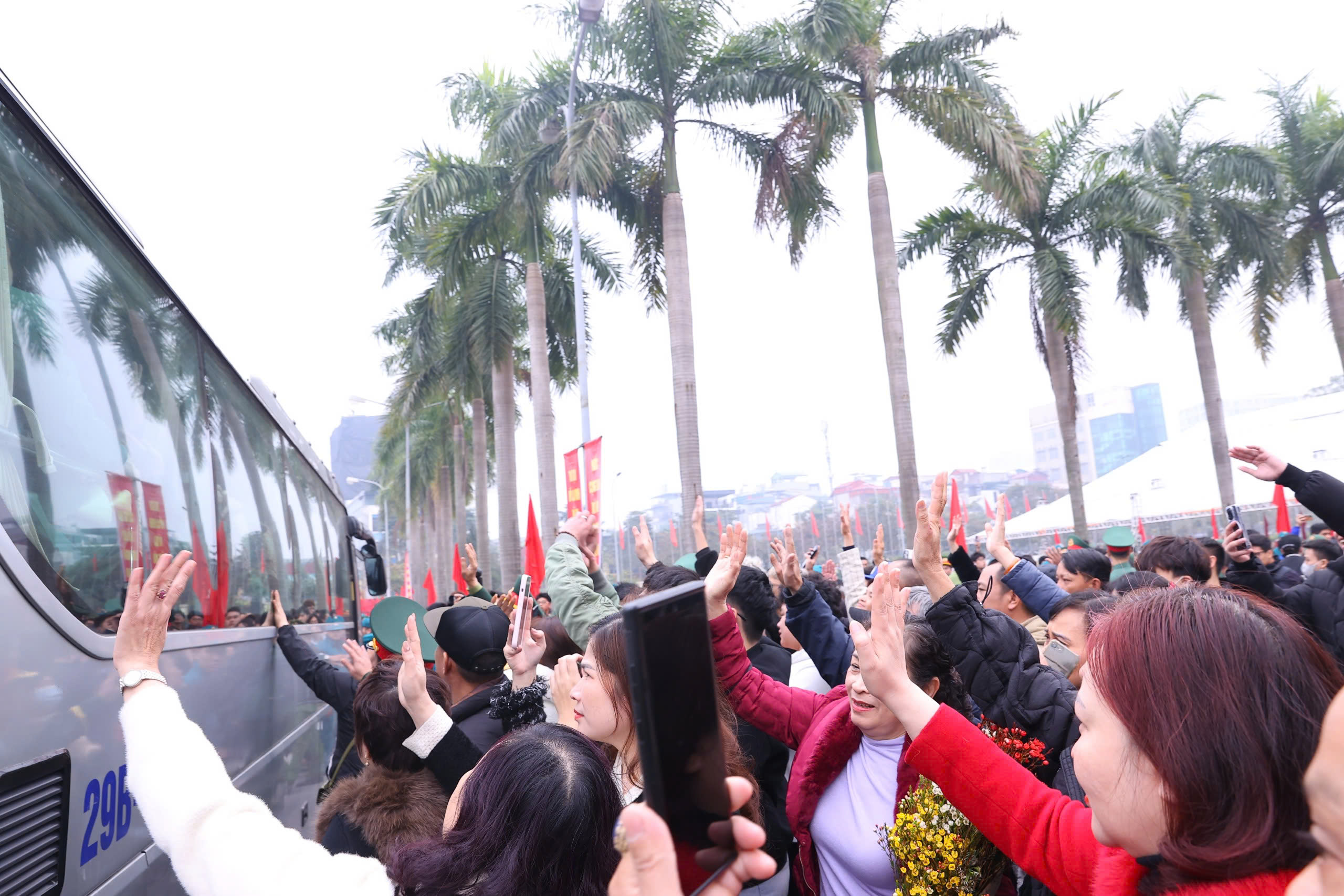 Những hình ảnh đẹp, thắm tình quân dân trong Ngày hội tòng quân tại Hà Nội- Ảnh 13.