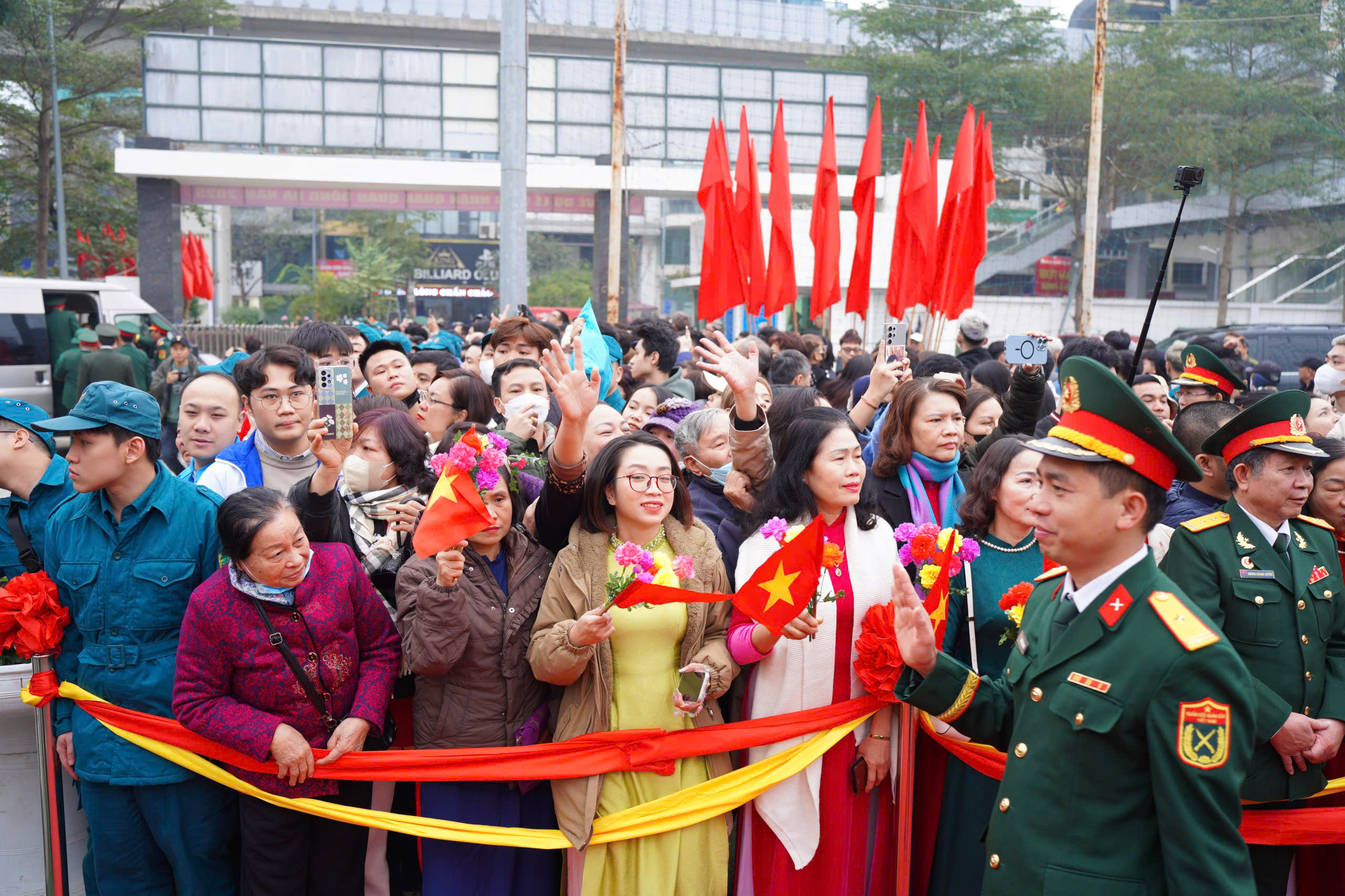 Những hình ảnh đẹp, thắm tình quân dân trong Ngày hội tòng quân tại Hà Nội- Ảnh 8.