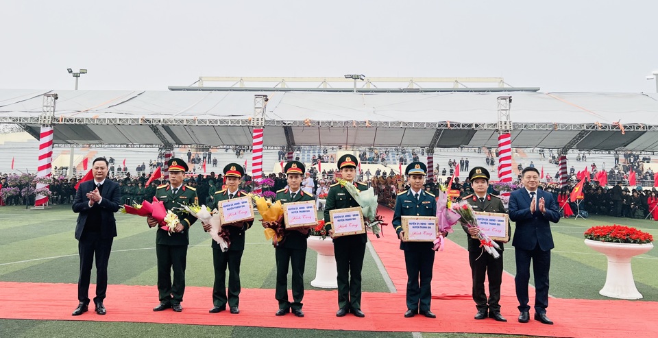 Hơn 100 tân binh huyện Thanh Oai hăng hái lên đường nhập ngũ- Ảnh 4.