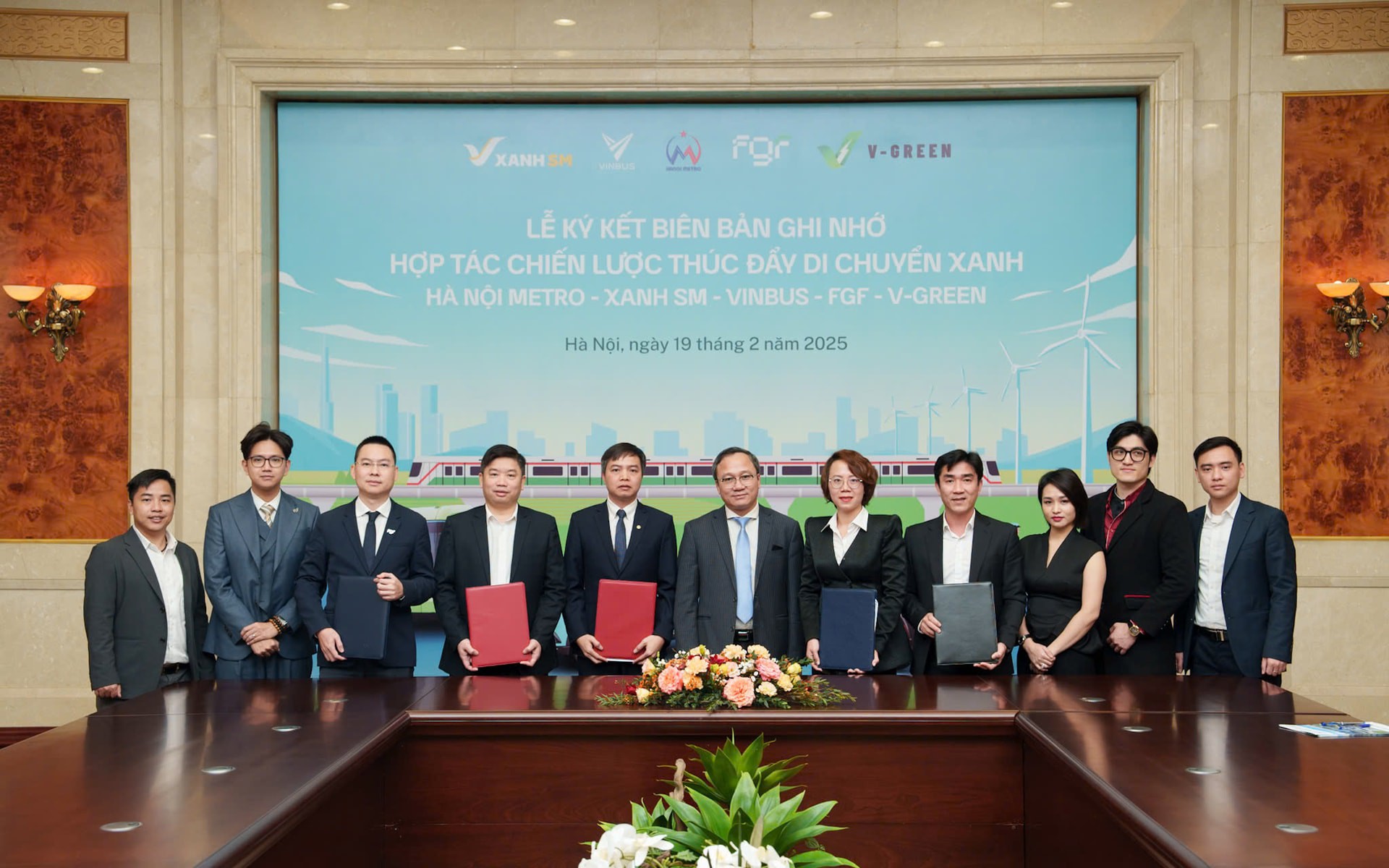Hanoi Metro ký hợp tác phát triển mô hình giao thông công cộng thuần điện
