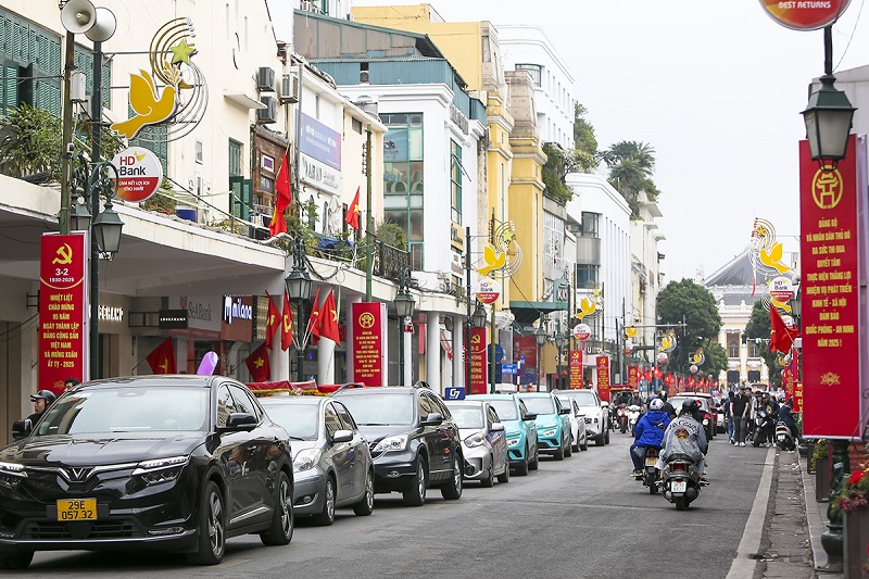 Hà Nội rực rỡ cờ hoa chào mừng 95 năm Ngày thành lập Đảng Cộng sản Việt Nam- Ảnh 9.