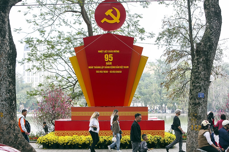 Hà Nội rực rỡ cờ hoa chào mừng 95 năm Ngày thành lập Đảng Cộng sản Việt Nam- Ảnh 11.