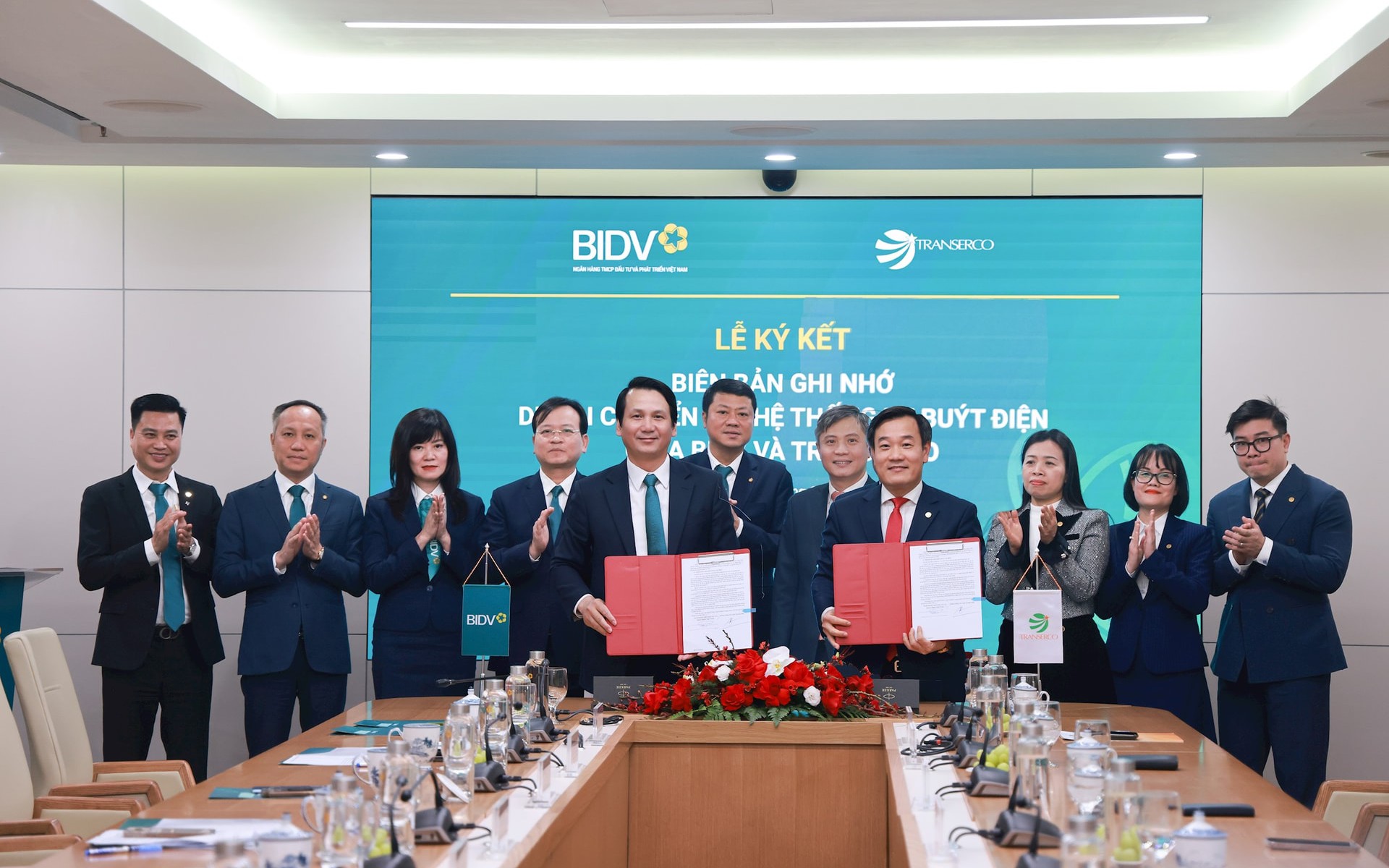 Transerco - BIDV ký kết Biên bản ghi nhớ đồng hành chuyển đổi năng lượng xanh cho giao thông công cộng Thủ đô