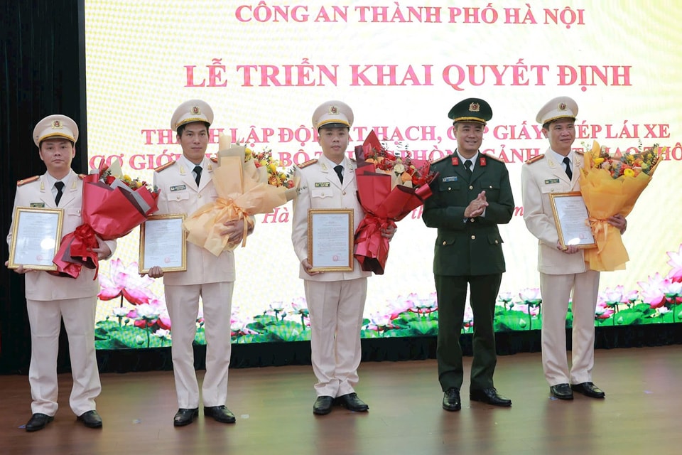 Công an Thành phố thành lập Đội Sát hạch, cấp giấy phép lái xe- Ảnh 1.