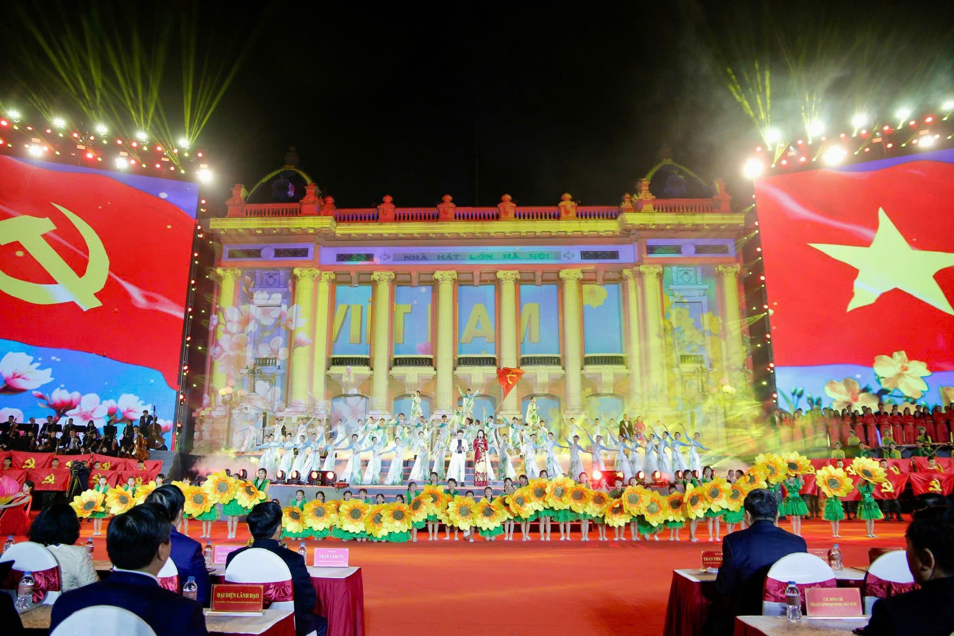 Hùng tráng chương trình nghệ thuật “95 năm - Ánh sáng soi đường”- Ảnh 6.