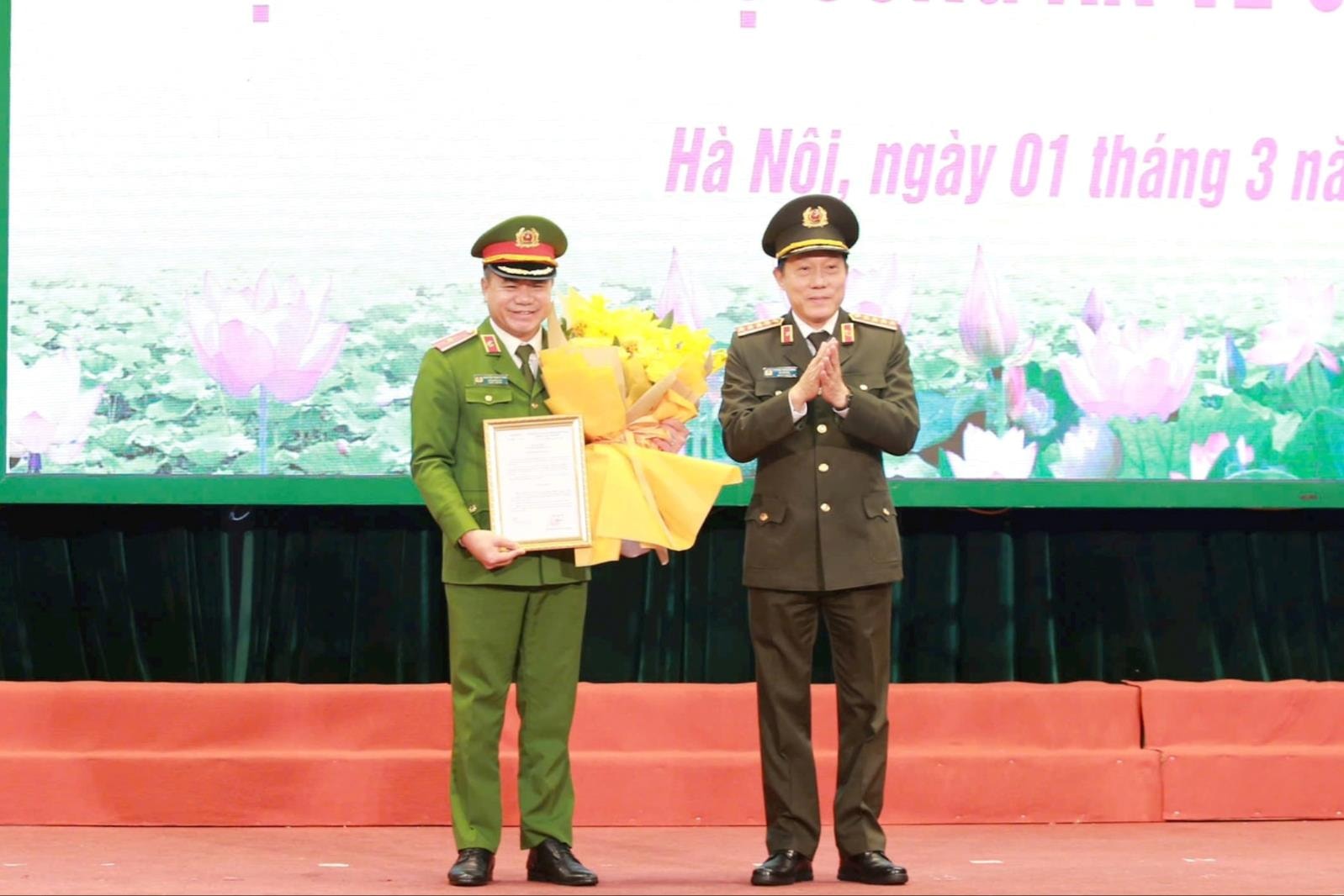 Thiếu tướng Nguyễn Thanh Tùng nhận nhiệm vụ điều hành Công an thành phố Hà Nội- Ảnh 3.