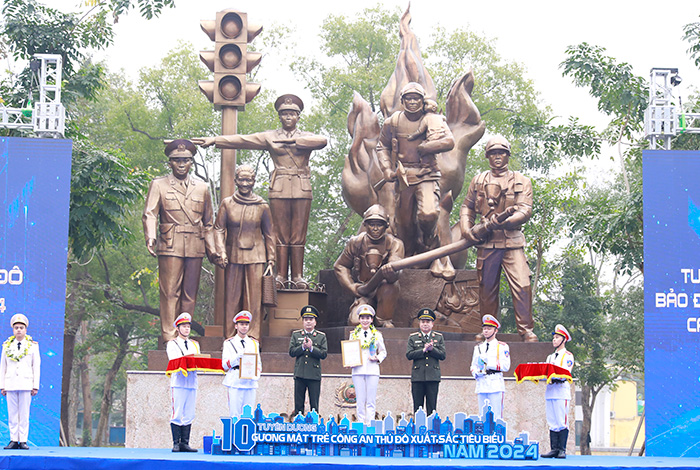 Tuyên dương 10 Gương mặt trẻ Công an Thủ đô xuất sắc tiêu biểu năm 2024- Ảnh 2.