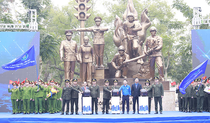 Tuyên dương 10 Gương mặt trẻ Công an Thủ đô xuất sắc tiêu biểu năm 2024- Ảnh 3.