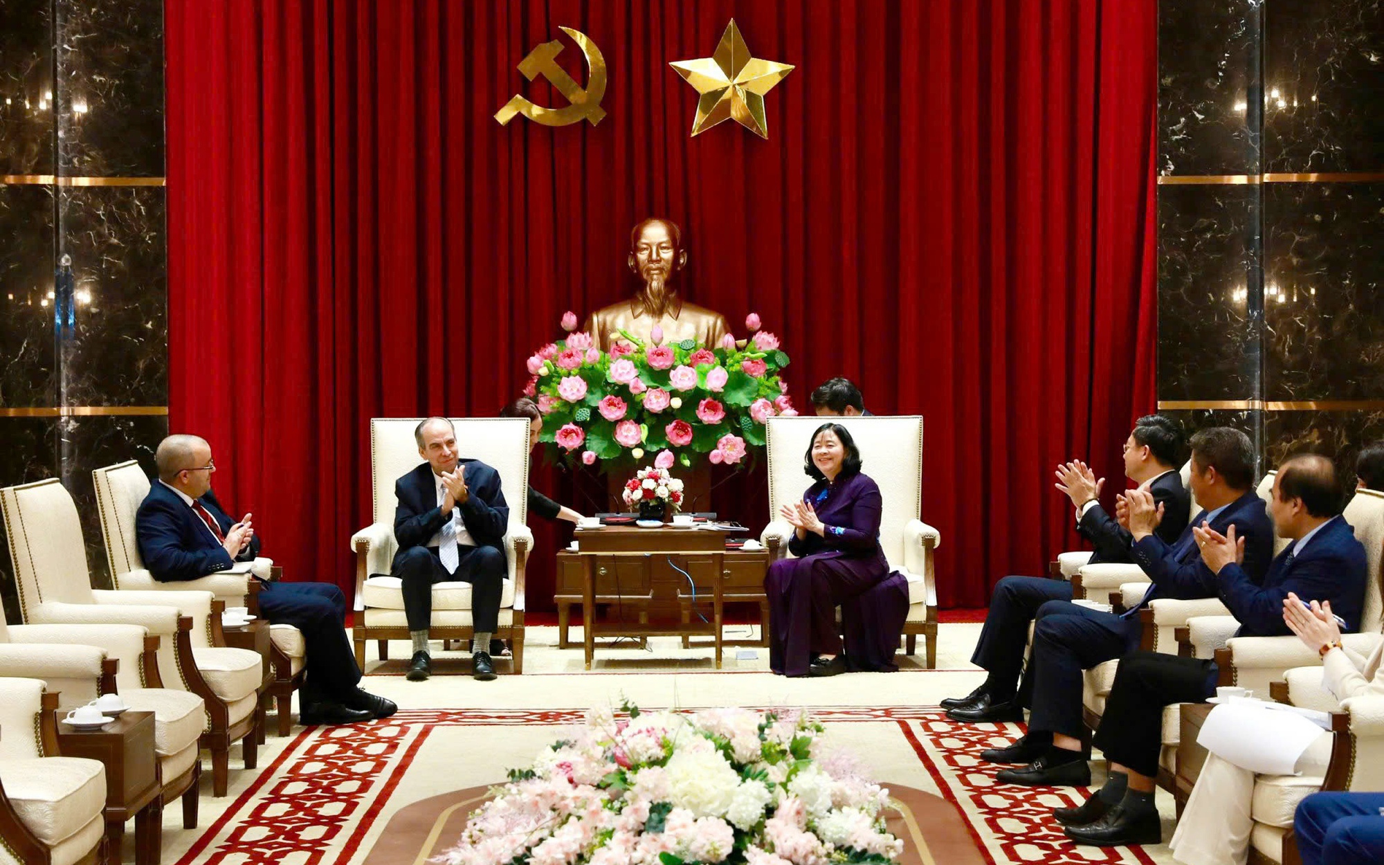 Quang cảnh buổi tiếp tân Đại sứ Cuba tại Việt Nam Rogelio Polanco Fuentes