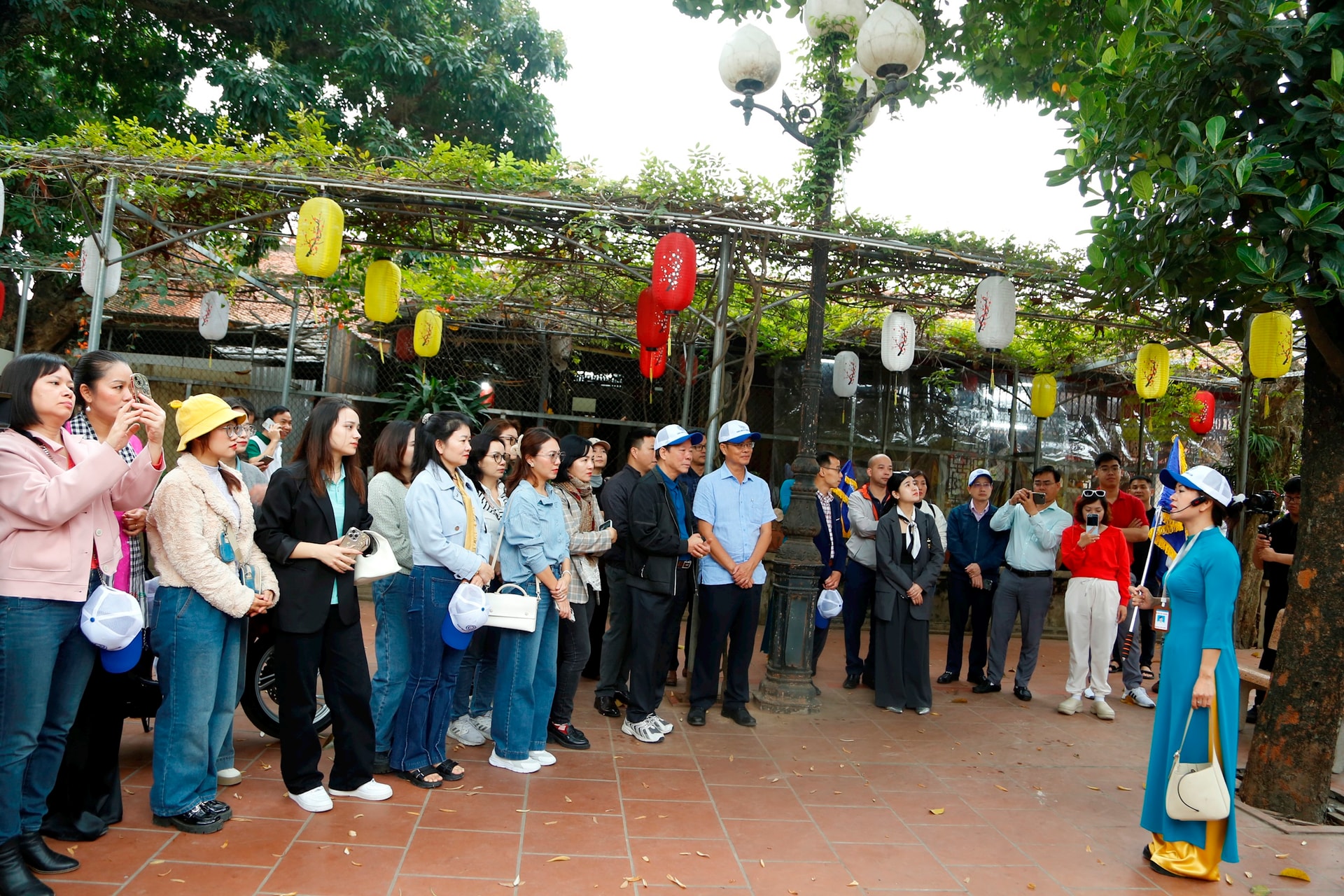 Hà Nội: Phát động bảo vệ môi trường du lịch bền vững tại Làng cổ Đường Lâm- Ảnh 1.