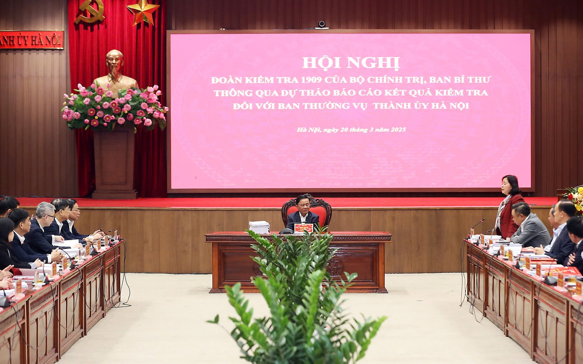 Quang cảnh buổi làm việc