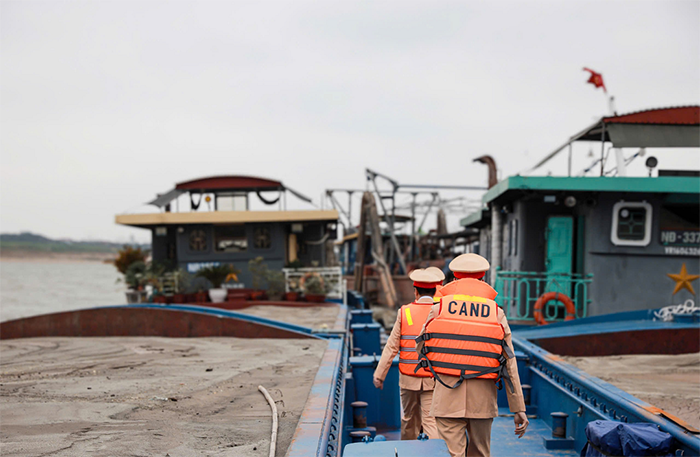 Phòng Cảnh sát giao thông Hà Nội tăng cường đảm bảo trật tự an toàn giao thông đường thủy- Ảnh 1.