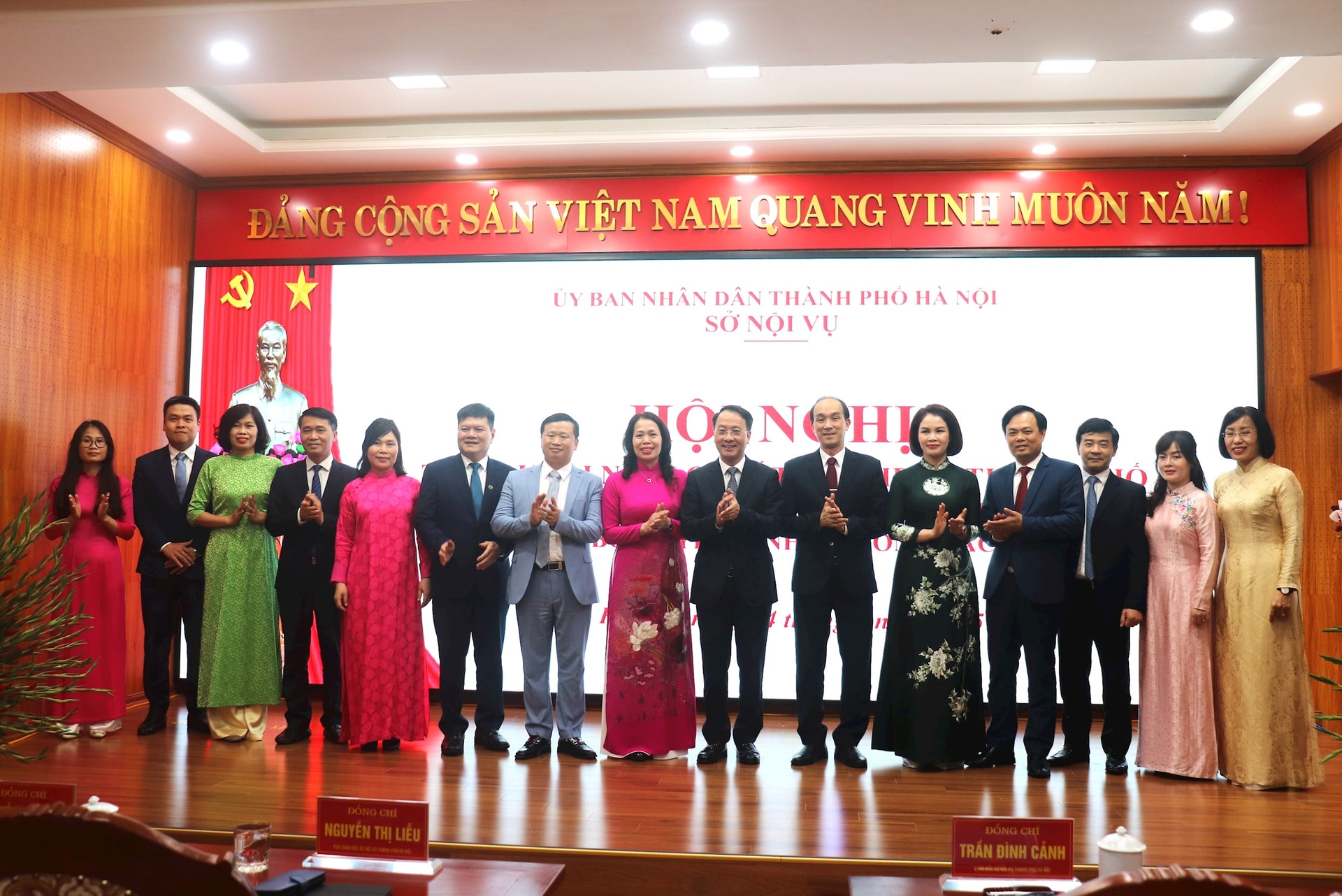 Sở Nội vụ Hà Nội: Công bố quyết định về công tác cán bộ- Ảnh 1.