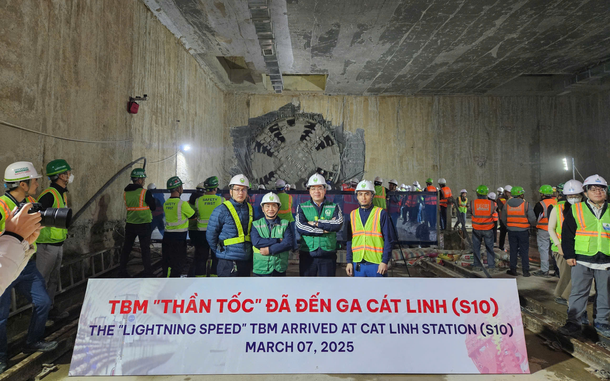 Máy khoan hầm đường sắt đã đến ga S10 - Cát Linh