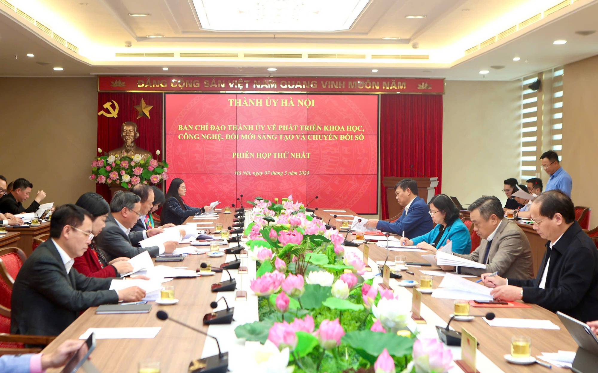 Quang cảnh phiên họp 