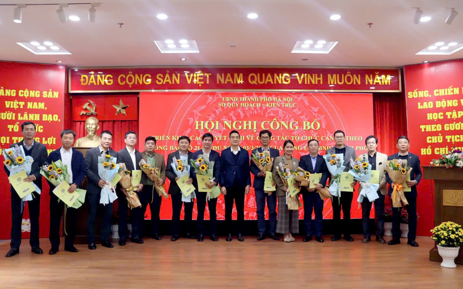 Sở Quy hoạch - Kiến trúc Hà Nội bổ nhiệm các chức danh quản lý các phòng, ban, đơn vị theo Quyết định số 14/2025/QĐ-UBND ngày 28/02/2025 của UBND thành phố Hà Nội
