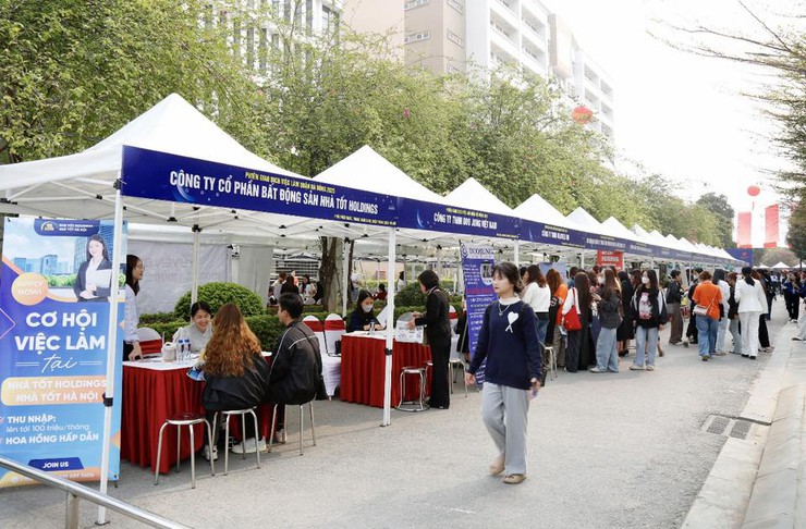 Hà Nội giải quyết việc làm cho hơn 54.000 người trong quý I/2025- Ảnh 1.