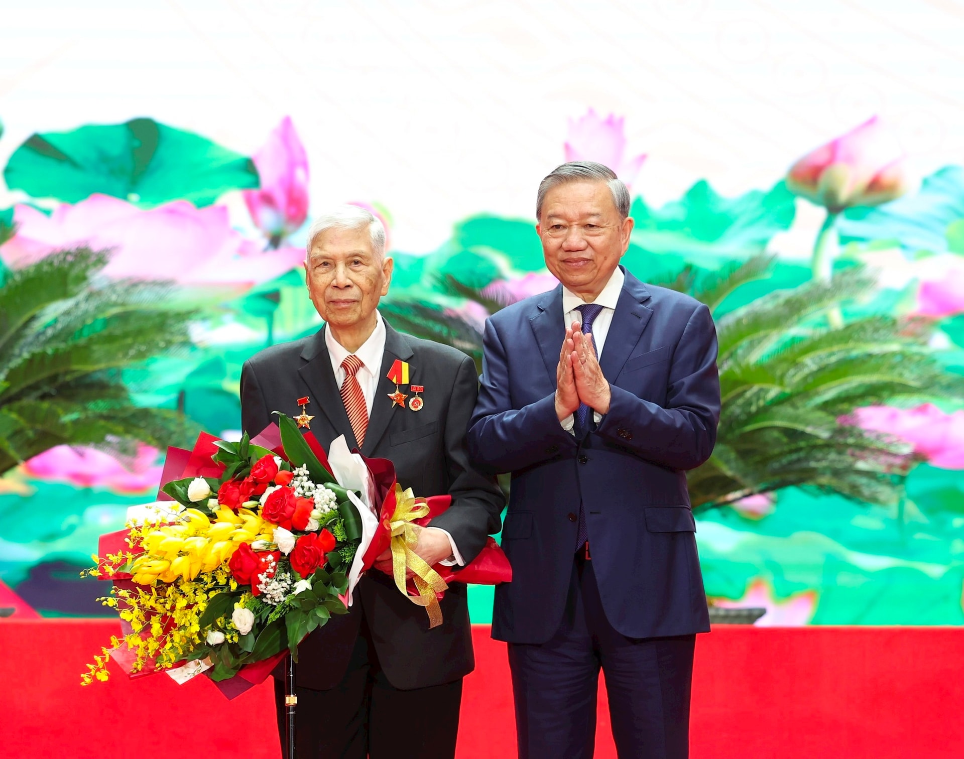 Tổng Bí thư Tô Lâm gặp mặt cán bộ lão thành cách mạng, người có công, gia đình chính sách tiêu biểu khu vực miền Bắc- Ảnh 6.