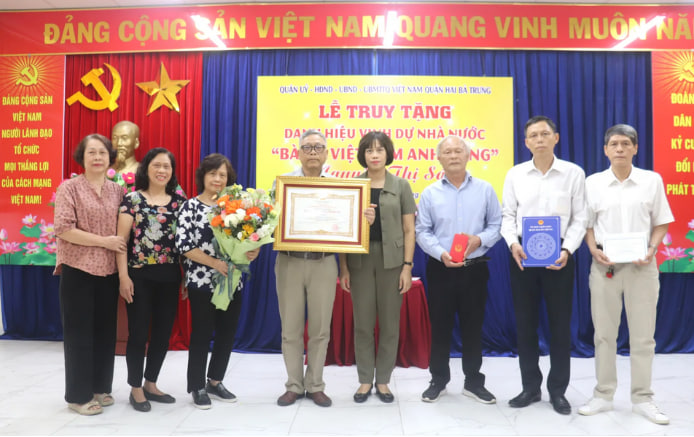 Quận Hai Bà Trưng long trọng tổ chức Lễ truy tặng danh hiệu "Bà mẹ Việt Nam anh hùng"- Ảnh 1.
