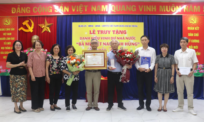 Quận Hai Bà Trưng long trọng tổ chức Lễ truy tặng danh hiệu "Bà mẹ Việt Nam anh hùng"- Ảnh 3.