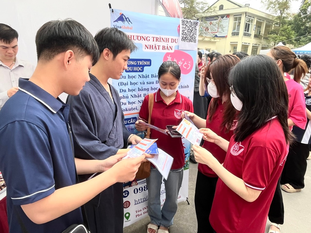 Cơ hội để sinh viên Trường Đại học Thủ đô Hà Nội tiếp cận thị trường lao động- Ảnh 2.