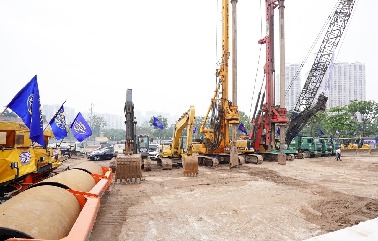 khoi-cong-nut-giao-vanh-dai-3-5-1745042884112-17450428843881238007036.jpg