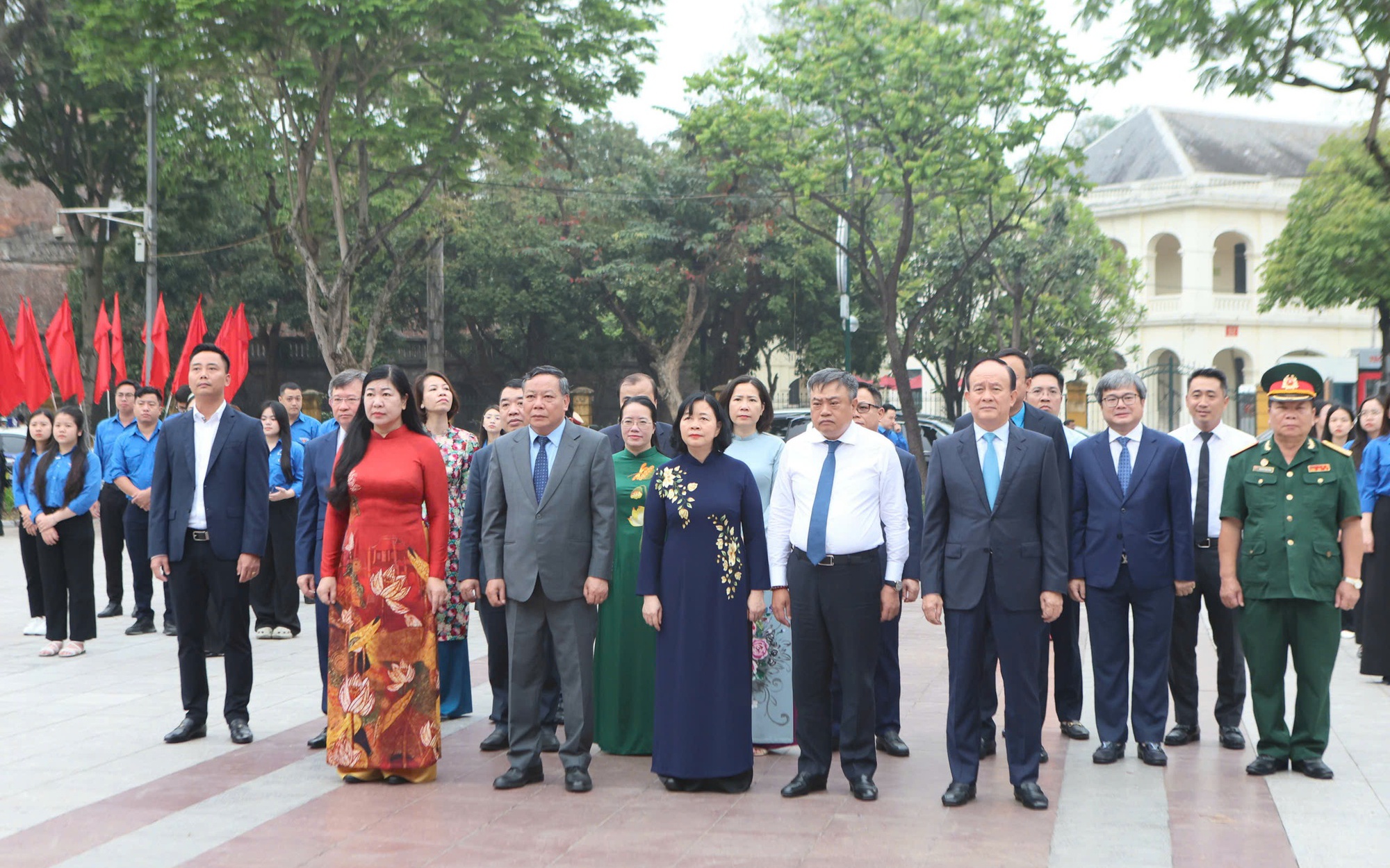 Các đồng chí lãnh đạo thành phố Hà Nội dâng hoa, tưởng nhớ V.I.Lênin tại Tượng đài Lênin