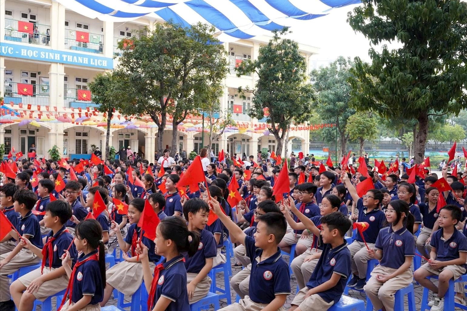 Hát Quốc ca tại các địa chỉ đỏ - bồi đắp tình yêu đất nước trong thiếu nhi- Ảnh 1.