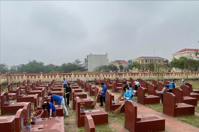 Phụ nữ Thủ đô tổng vệ sinh môi trường dịp kỷ niệm 50 năm Ngày Giải phóng miền Nam, thống nhất đất nước- Ảnh 5.