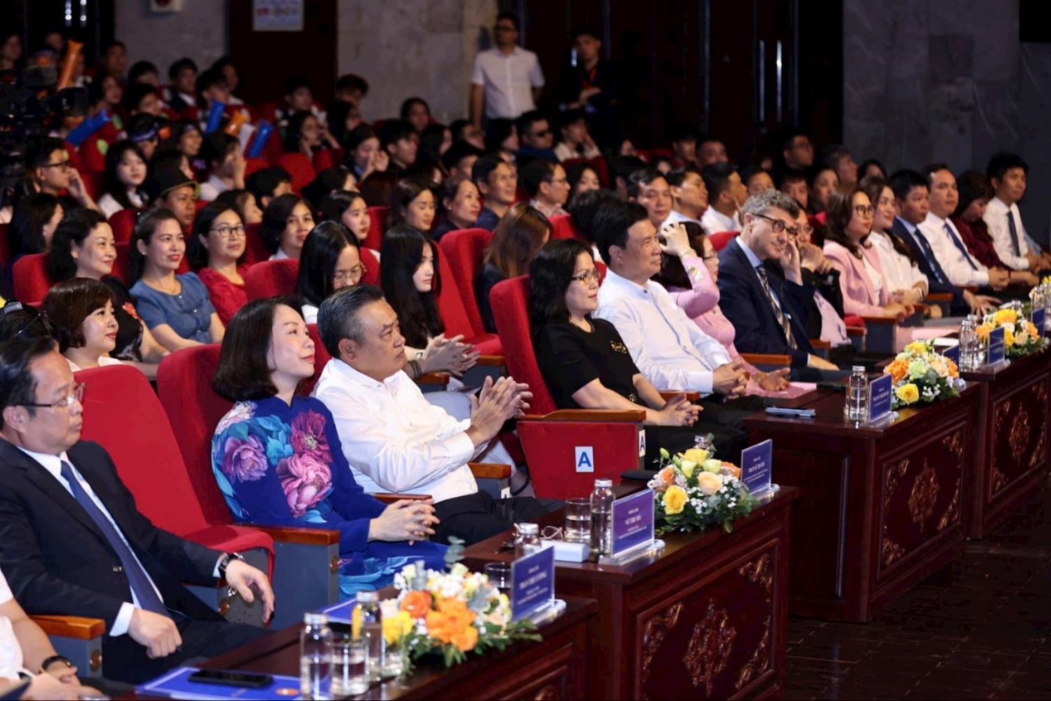Bùng nổ đêm Chung khảo Liên hoan các ban nhạc học sinh THPT thành phố Hà Nội lần thứ 2- Ảnh 1.