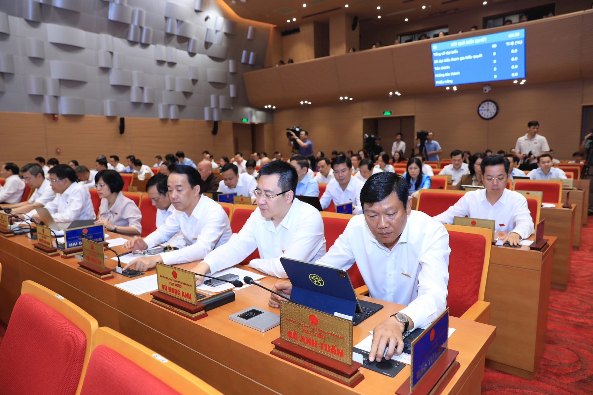 HĐND Thành phố thông qua quy định mức phạt vi phạm về môi trường và đất đai theo Luật Thủ đô- Ảnh 2.