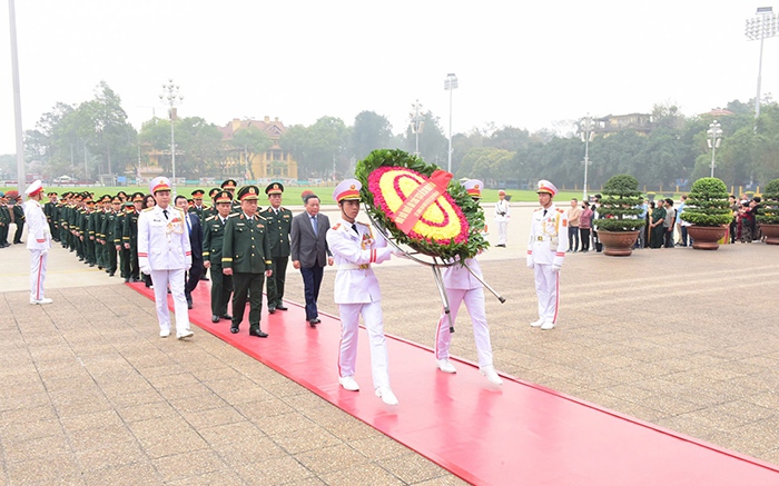 Capital militia force pays tribute to President Ho Chi Minh on 90th founding anniversary- Ảnh 2.