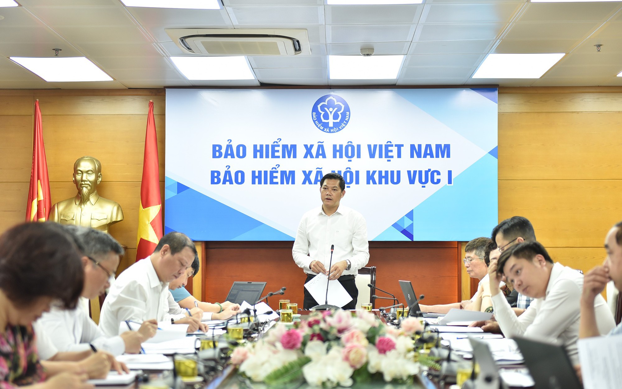 Giám đốc BHXH Khu vực I Nguyễn Ngọc Huyến chủ trì Hội nghị giao ban công tác tháng 5/2025 nhằm đánh giá kết quả thực hiện công tác 4 tháng đầu năm và triển khai nhiệm vụ trọng tâm 8 tháng cuối năm.