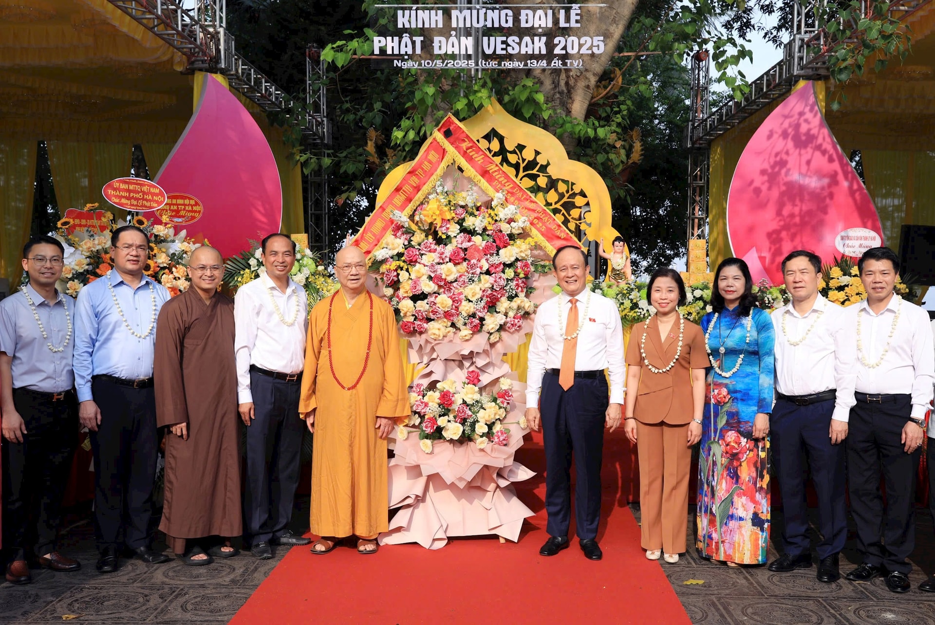Chủ tịch HĐND thành phố Hà Nội Nguyễn Ngọc Tuấn chúc mừng Hội đồng Chứng minh Giáo hội Phật giáo Việt Nam- Ảnh 2.