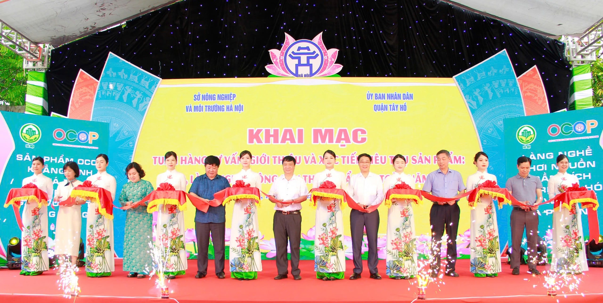 Đặc sản của hơn 20 tỉnh thành có mặt tại tuần hàng sản phẩm OCOP, làng nghề tại Tây Hồ- Ảnh 2.