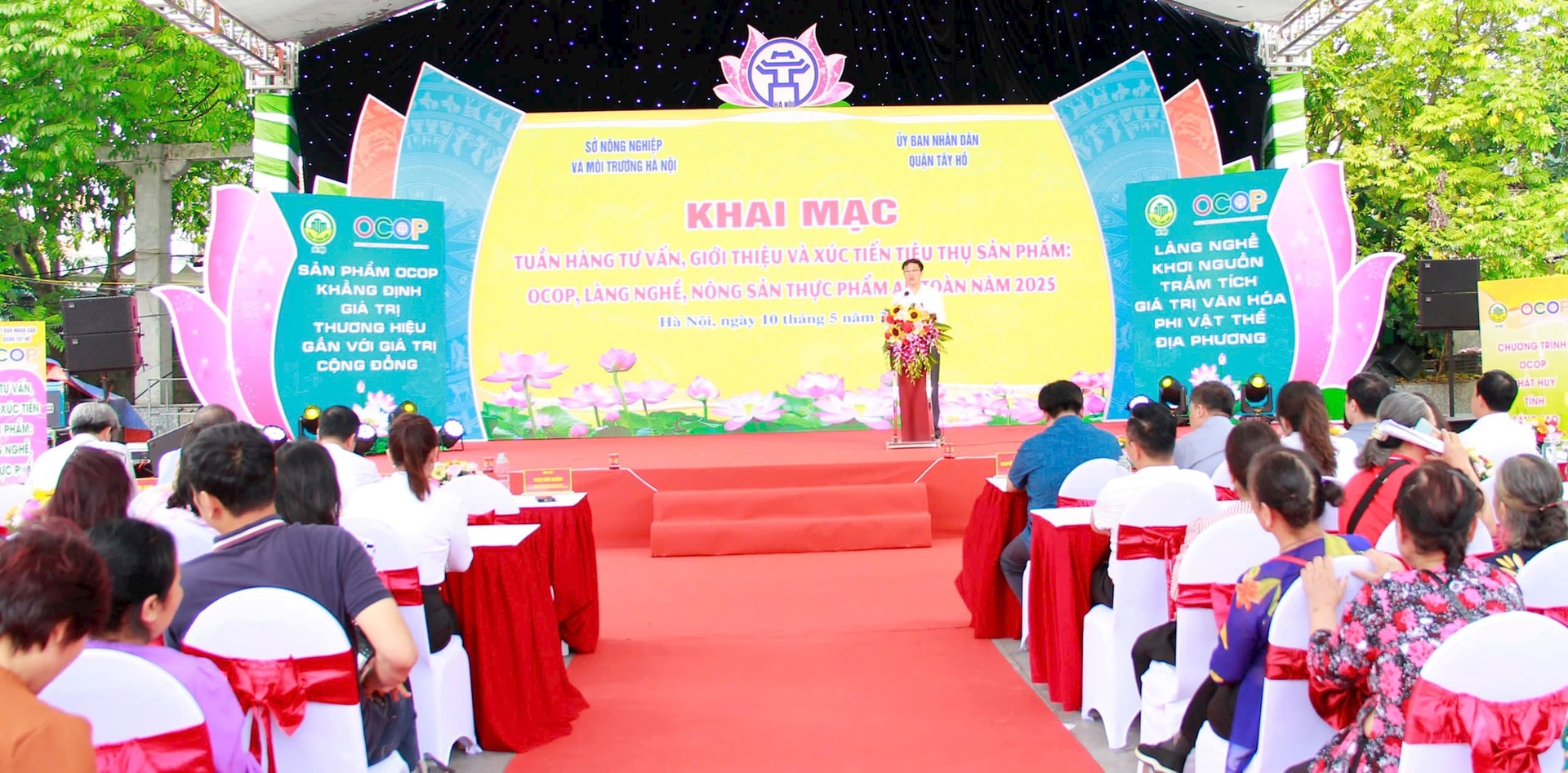 Đặc sản của hơn 20 tỉnh thành có mặt tại tuần hàng sản phẩm OCOP, làng nghề tại Tây Hồ- Ảnh 1.
