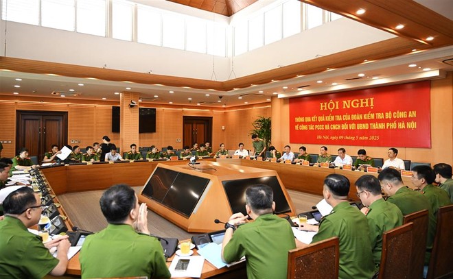 Thông qua kết quả kiểm tra công tác phòng cháy, chữa cháy và cứu nạn, cứu hộ tại UBND thành phố Hà Nội- Ảnh 1.