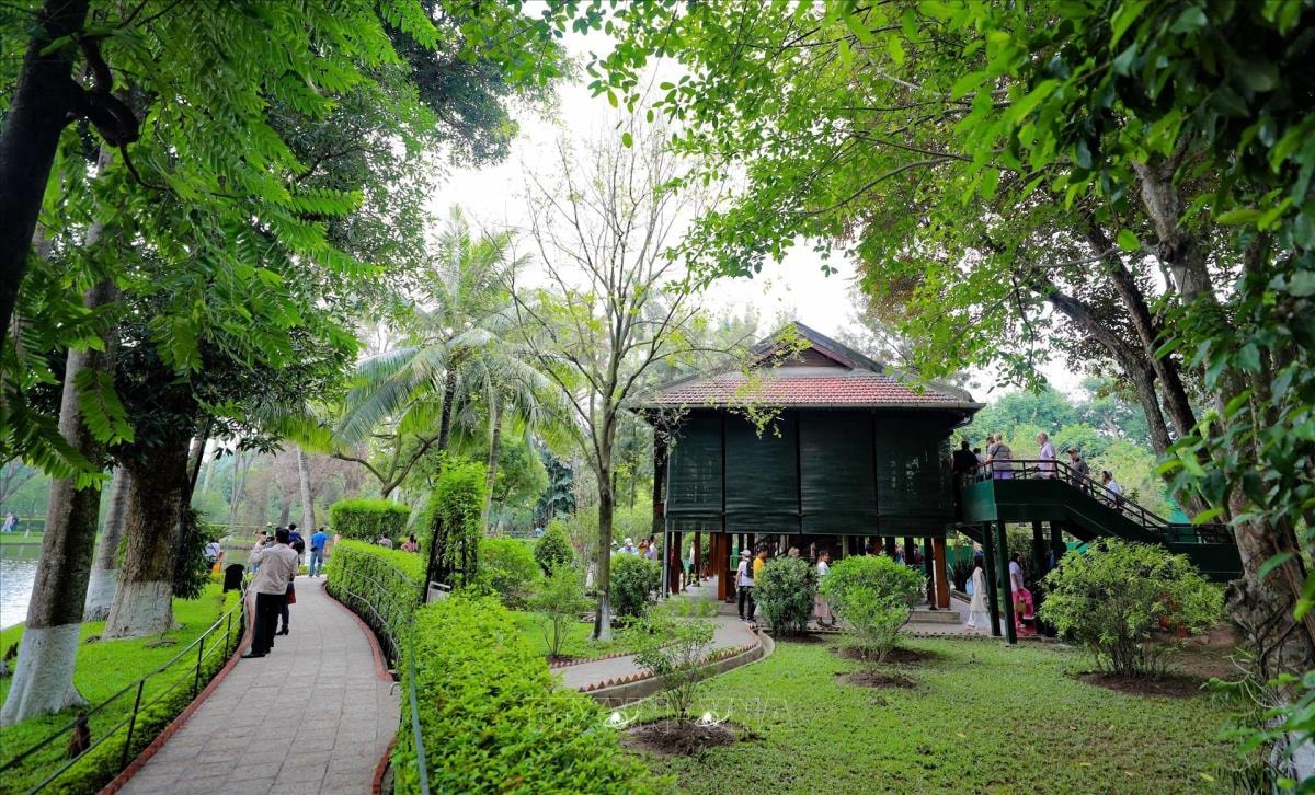 Hanoi holds activities marking 135th anniversary of Uncle Ho's birthday- Ảnh 1. Hanoi holds activities marking 135th anniversary of Uncle Ho's birthday- Ảnh 1.