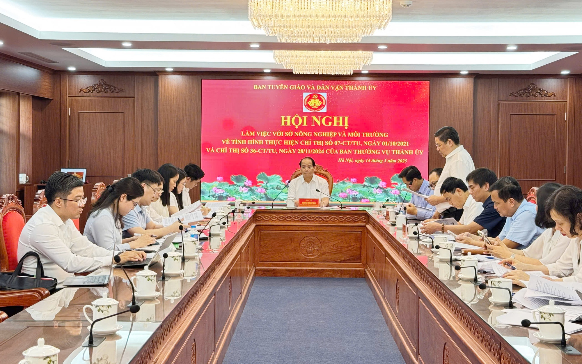 Các đại biểu tại buổi làm việc với Sở Nông nghiệp và Môi trường