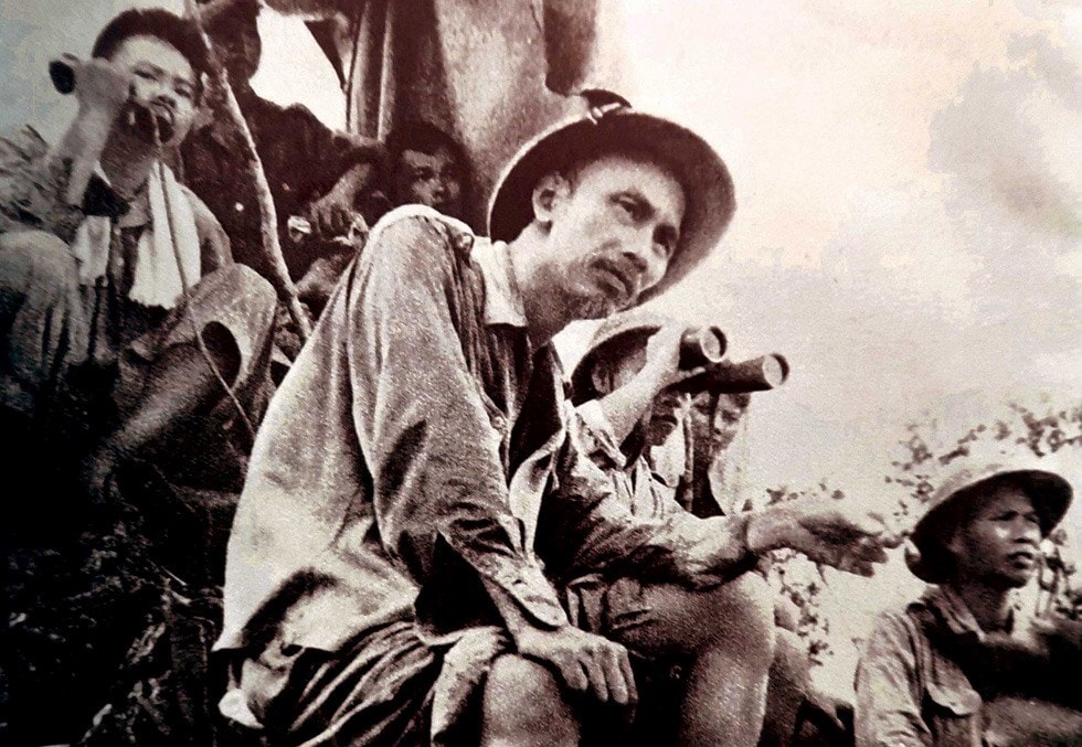 Khai mạc triển lãm "Chủ tịch Hồ Chí Minh - Tinh hoa dân tộc, tầm vóc thời đại"- Ảnh 3.