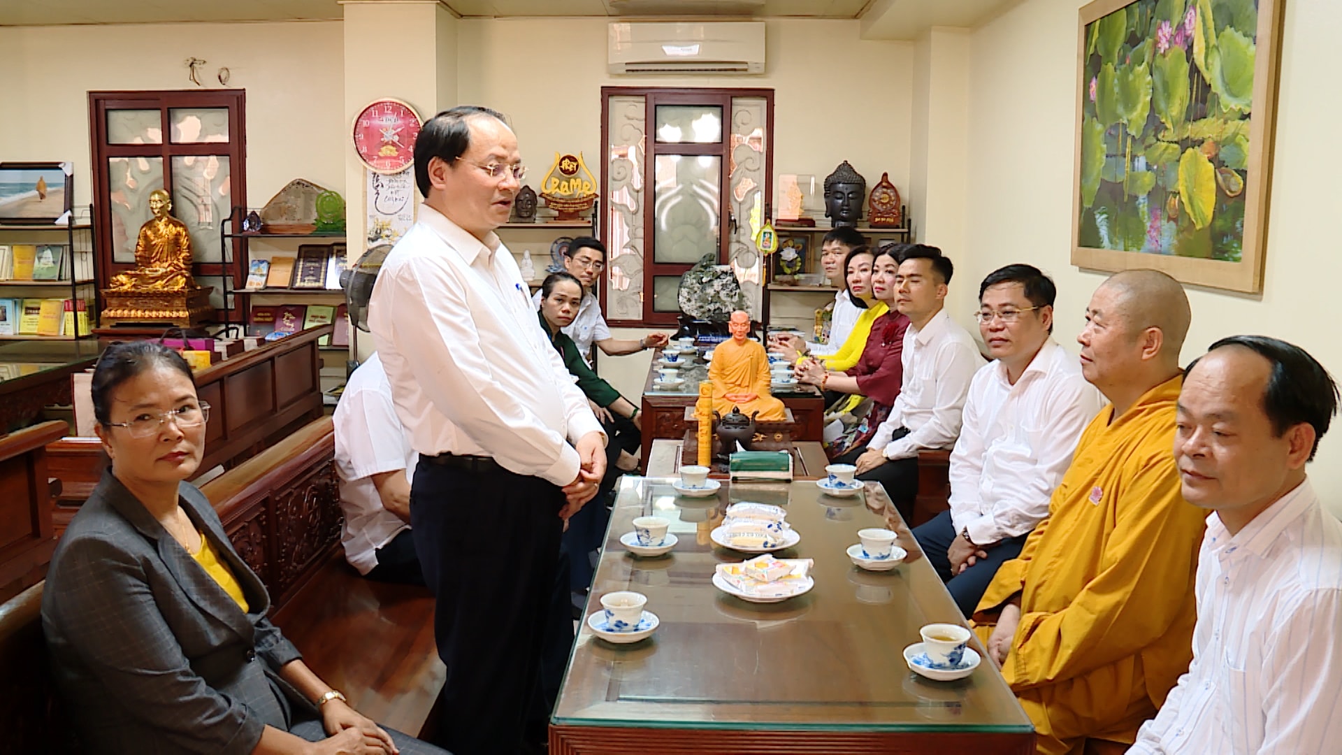 Đồng chí Nguyễn Doãn Toản chúc mừng Đại lễ Phật Đản tại chùa Yên Phú, huyện Thanh Trì- Ảnh 1.