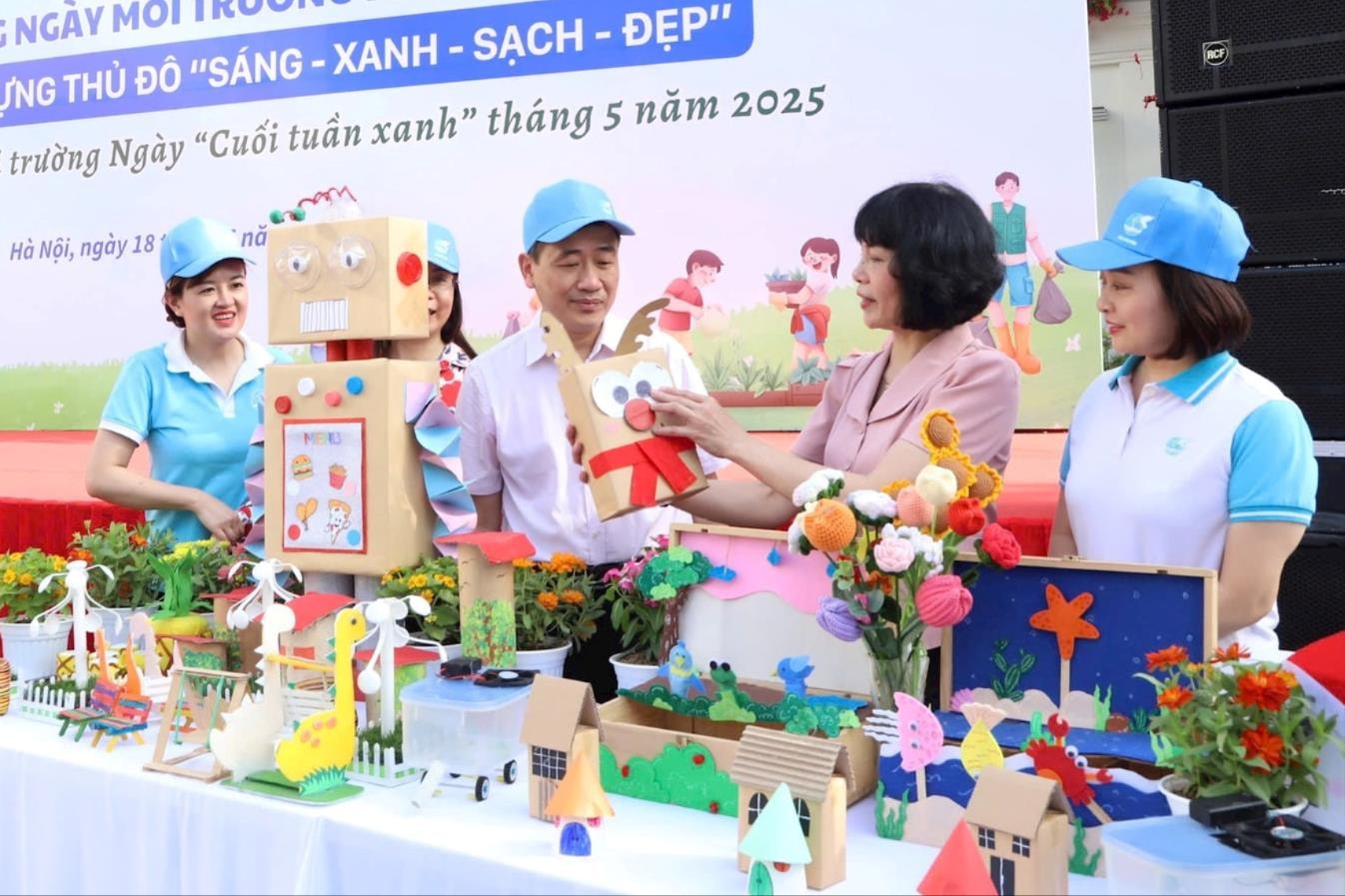 Phụ nữ Thủ đô đồng loạt ra quân tổng vệ sinh môi trường Ngày "Cuối tuần xanh" tháng 5- Ảnh 4.
