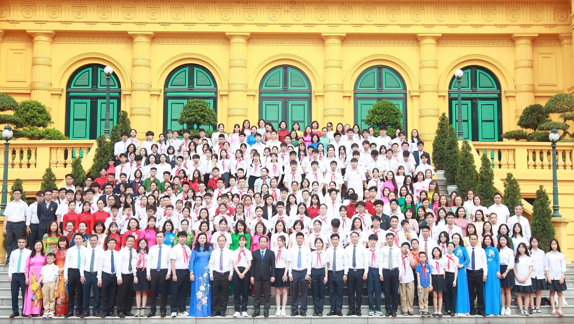 200 học sinh giỏi tiêu biểu của Thủ đô báo công dâng Bác- Ảnh 5.