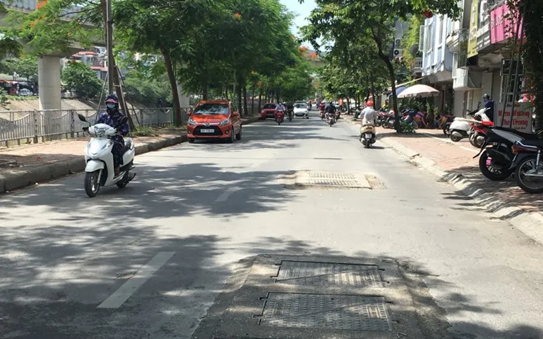 Hà Nội điều chỉnh tổ chức giao thông trên phố Giáp Nhất để phục vụ thi công công trình sửa chữa thoát nước đường Nguyễn Trãi.