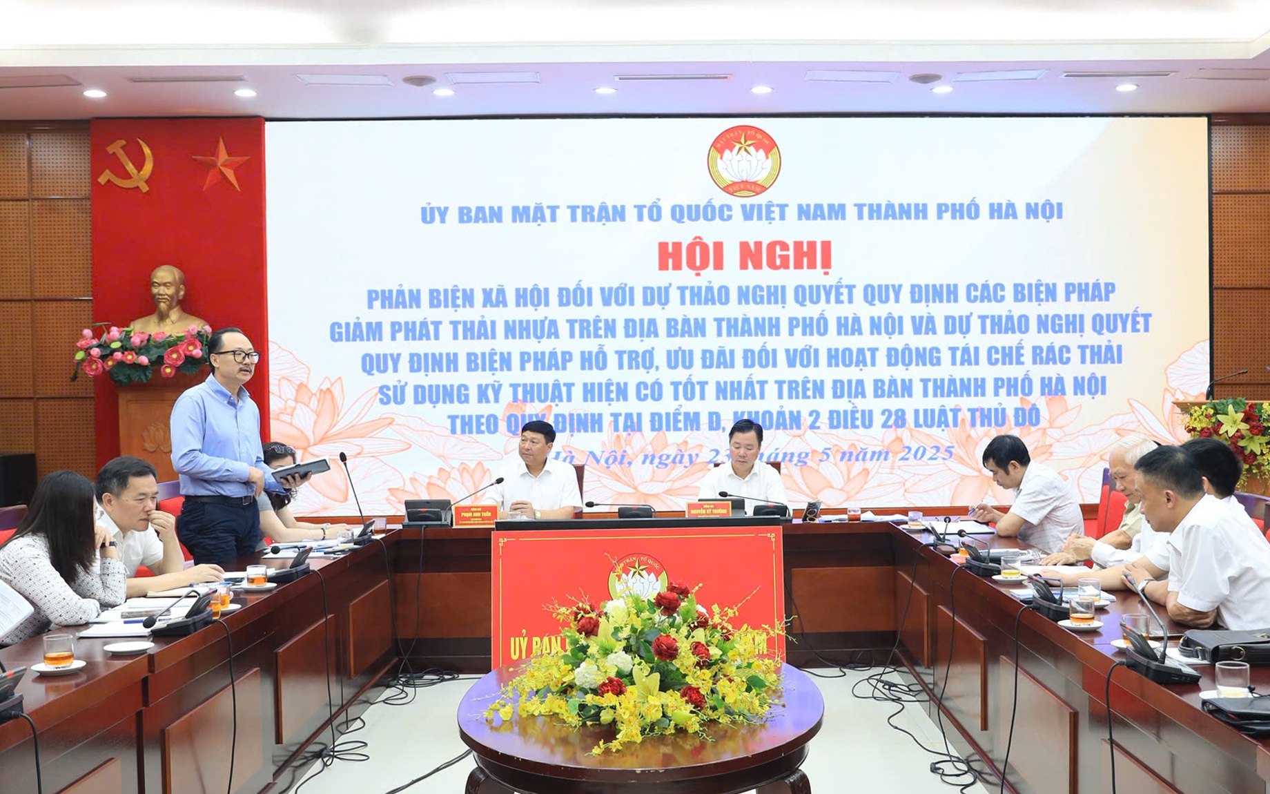 Các đại biểu dự Hội nghị phản biện