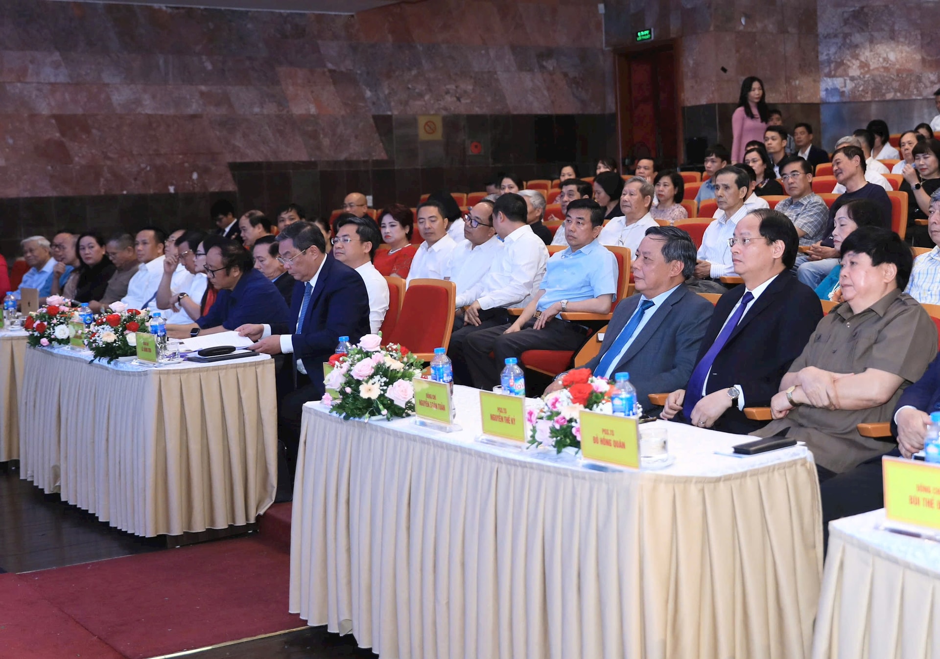 Tạp chí Người Hà Nội đón nhận Huân chương Lao động hạng Nhì- Ảnh 1.