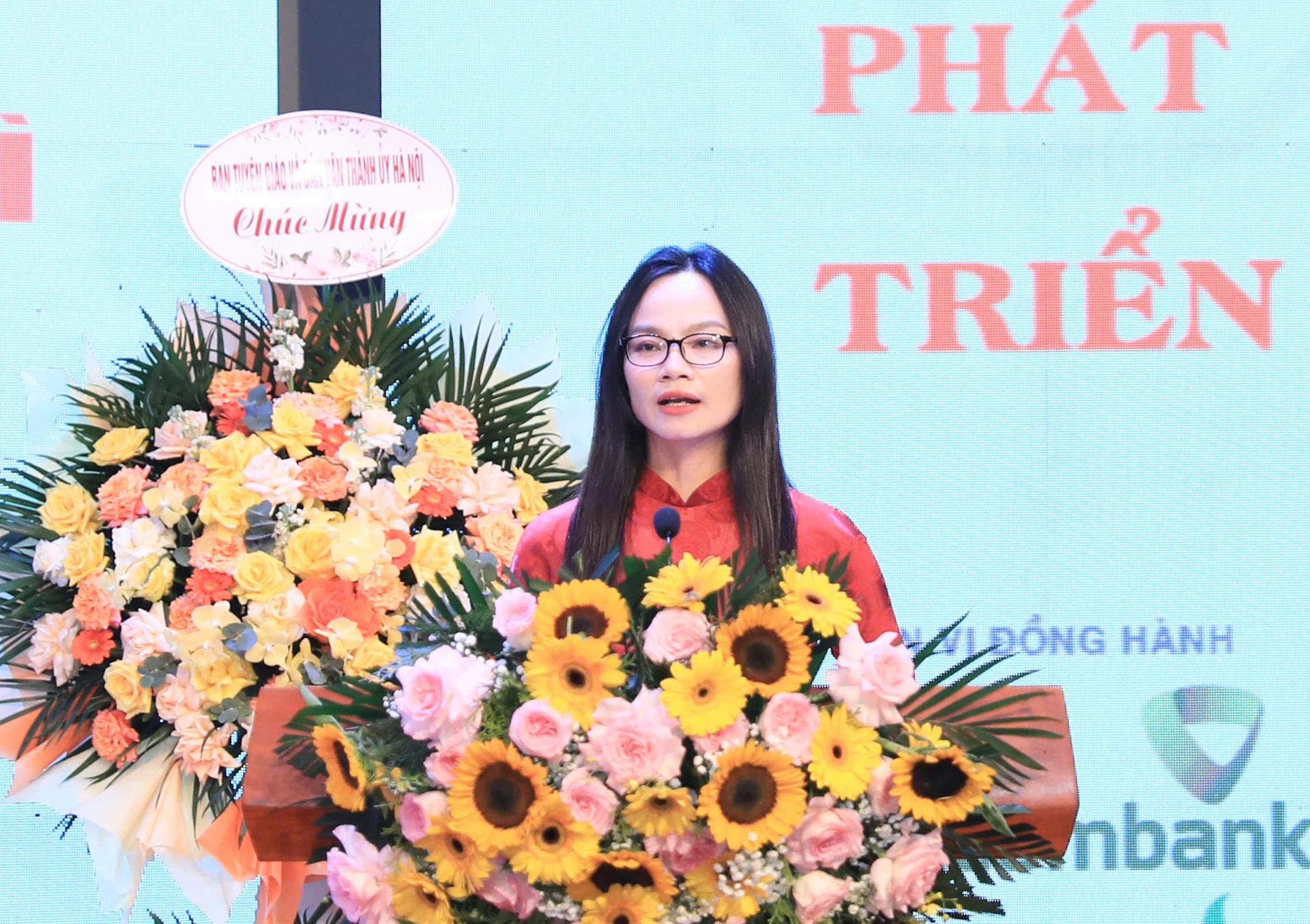 Tạp chí Người Hà Nội đón nhận Huân chương Lao động hạng Nhì- Ảnh 2.